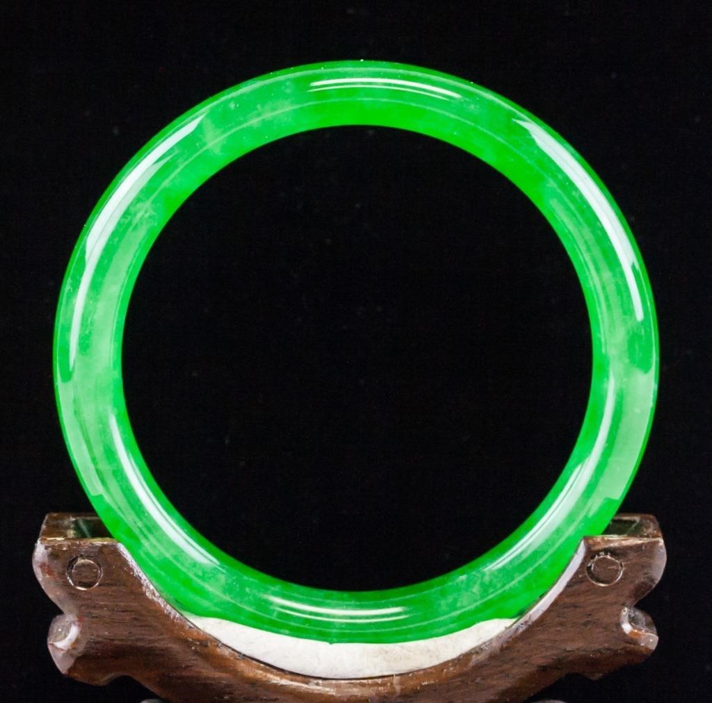 Imperial-Burma-Green-Jadeite-Bangle-GIA-Cert